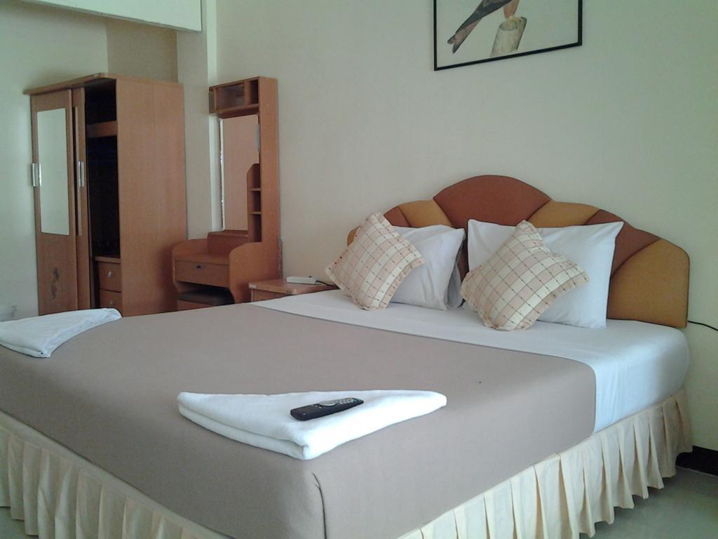 Stefan'S Guesthouse Jomtien Beach Buitenkant foto