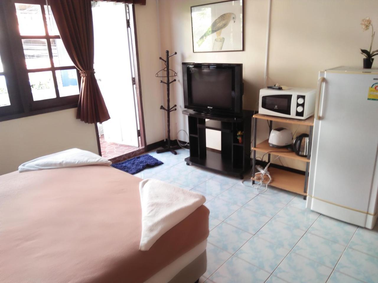 Stefan'S Guesthouse Jomtien Beach Buitenkant foto